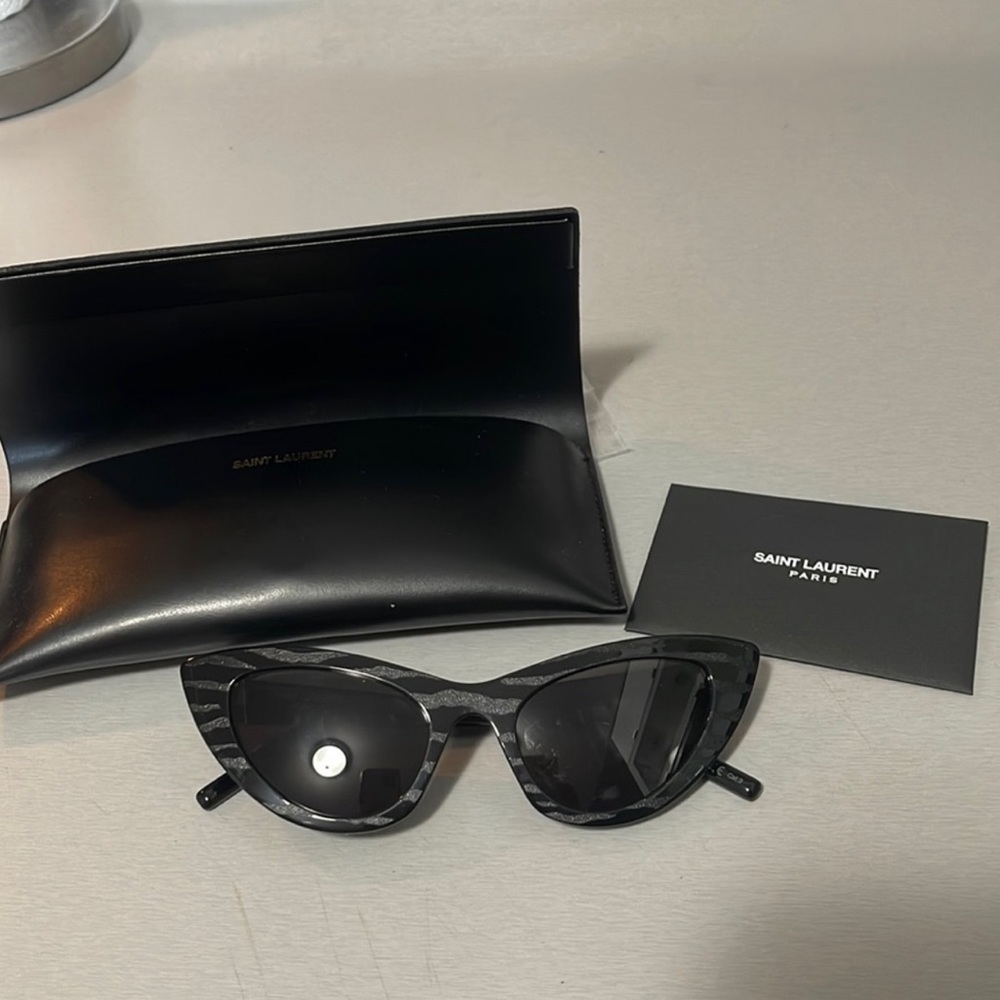 YSL Cat Eye Sunglasses 🖤
